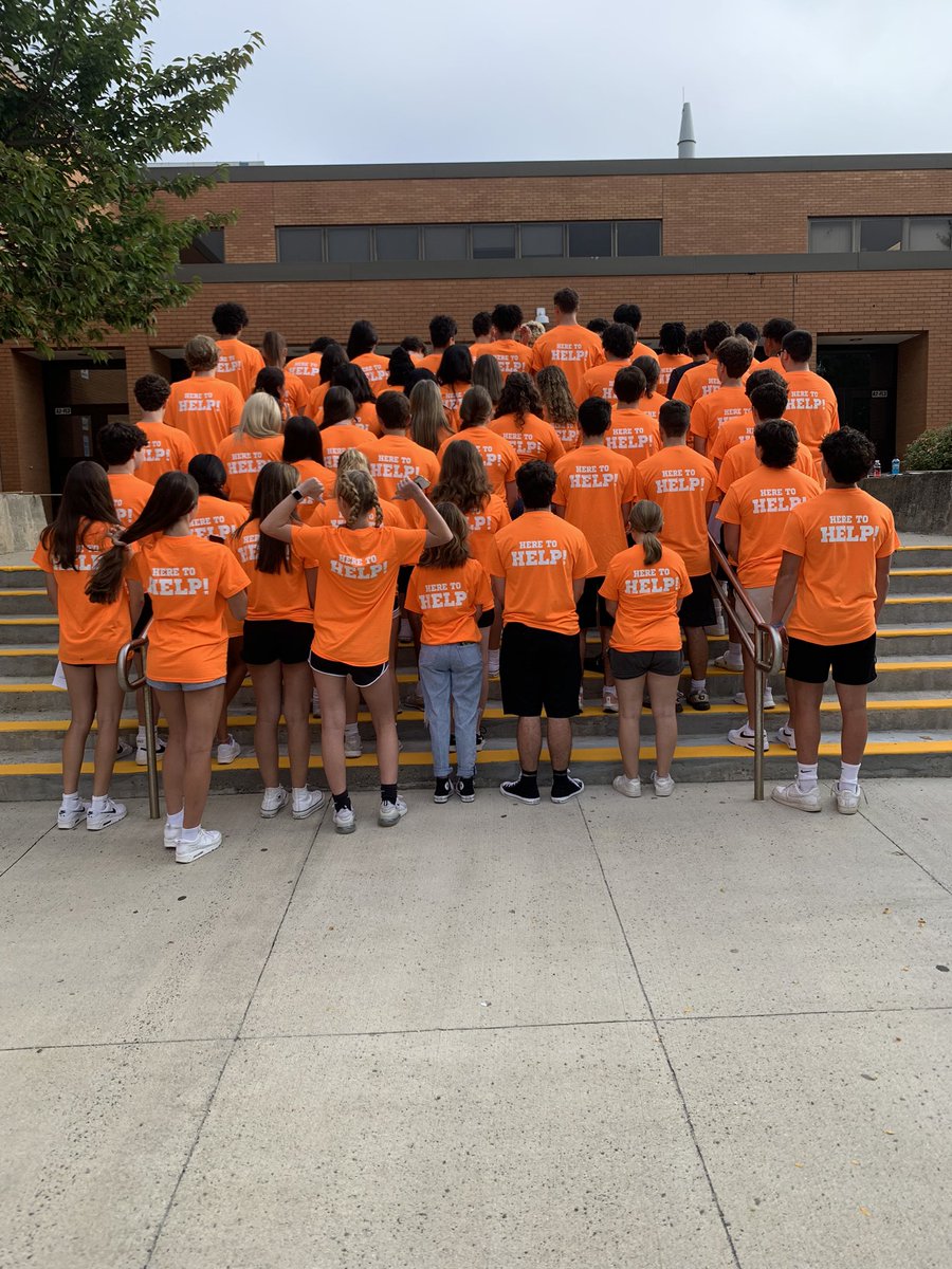 SHS student ambassadors are ready to welcome the Class of 2027 and new students.