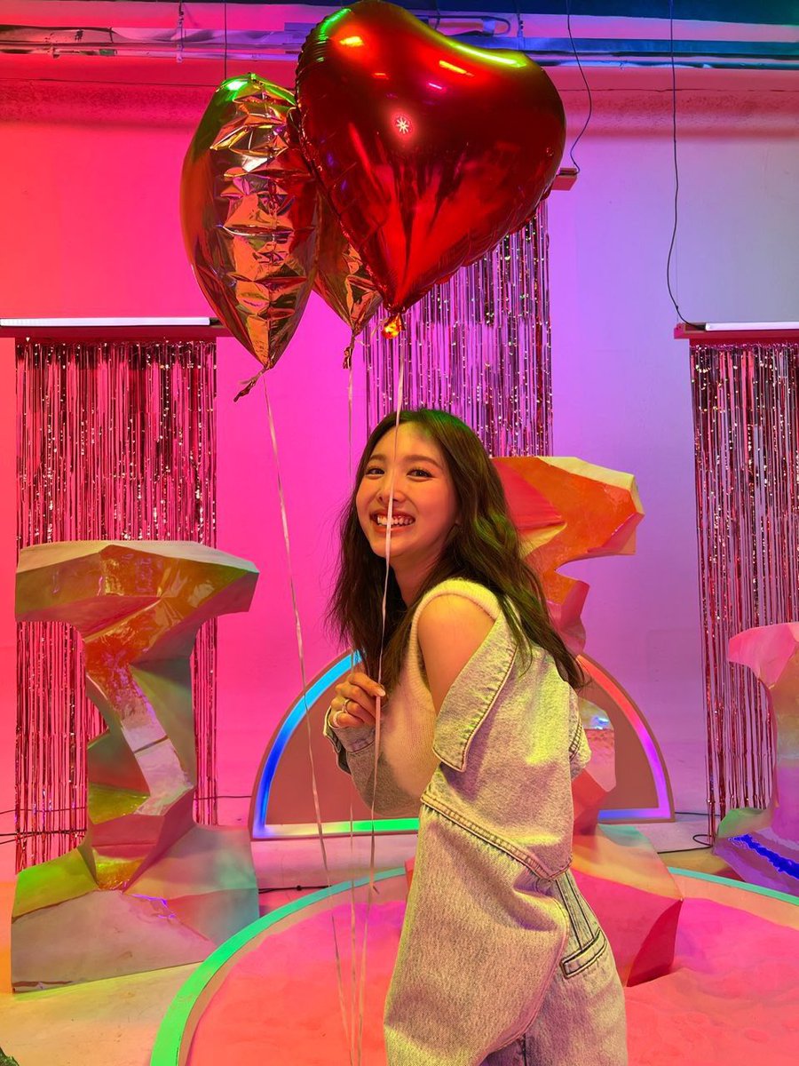 good morning, lovelies. i hope you all have had the sweetest dreams and the most wonderful day ahead! sending you lots of love as always, make sure to eat lots and stay hydrated!