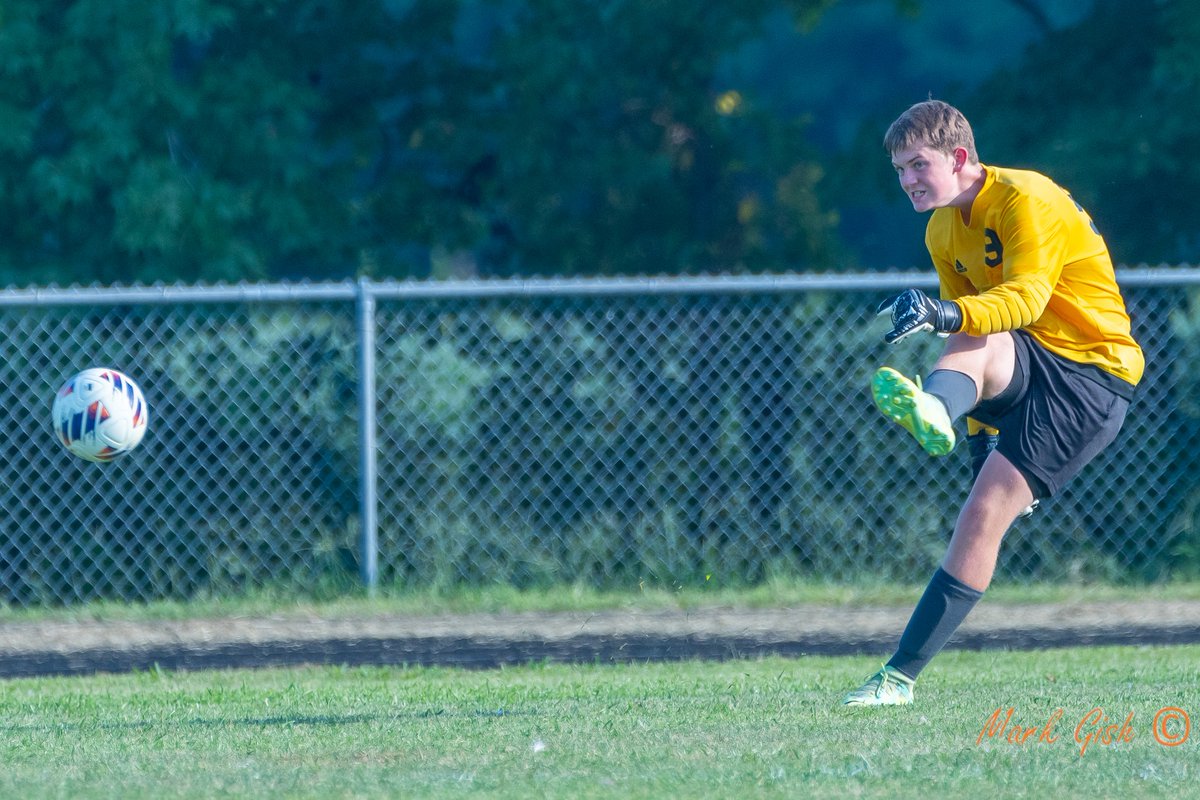 Varsity boys soccer def Christian Academy on the road Mon. 2-1!

Jacob Hertz: 2 goals
Dylan Fitzpatrick: 3 saves on 4 shots in 40 min
Tate Wieczorek: 40 min, no goals
Zach Gish, Luis Garcia, Jose Aguilar, Philip Kahn, and Tyler Hill - 4 shots allowed

Toppers 3-1, 1-0 
#GoToppers