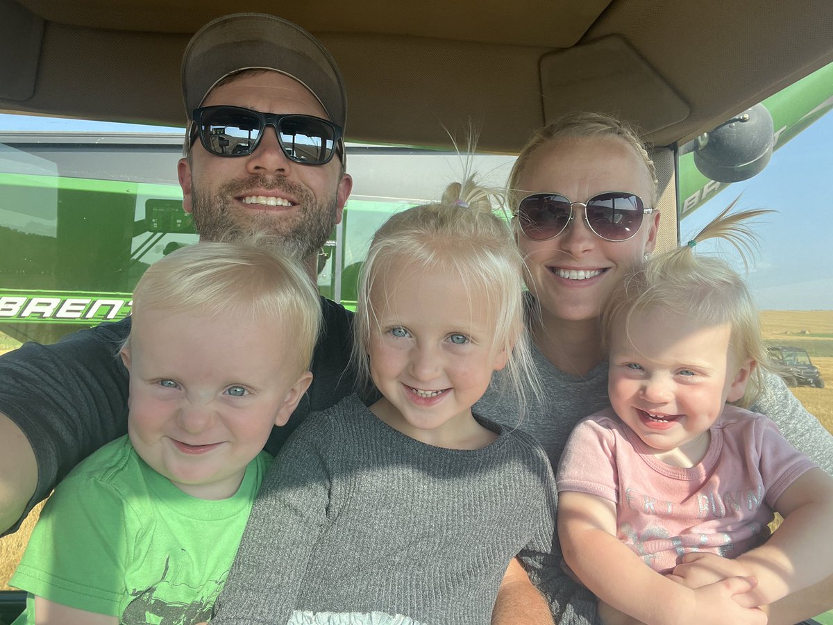 The grain cart is full!  Good luck during small grains harvest to all the cereal producers out there! Stay safe! #WheatHarvest23