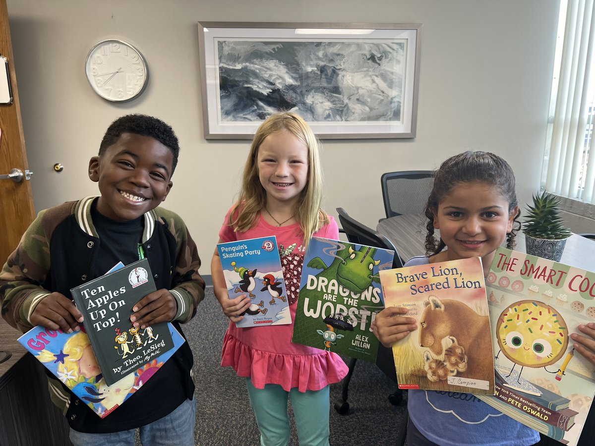 OrlandCenter's tweet photo. “I remember what to do, I did this last year and it was the best day!!” PrinciPALS read with the principals every day, help with the announcements, and take home a book provided by Center School PFE!! Thank you readers and PFE!! https://t.co/DdCctqPI5v