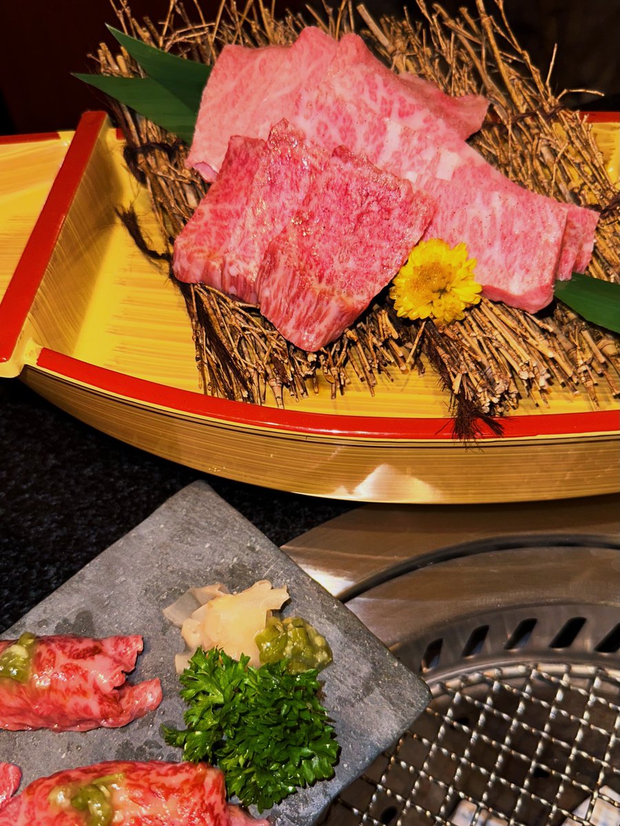 PlengChifFon's tweet photo. Lunch set ของ tanjiro yakiniku ราคาไม่แรงเลย แถมมีโปร sushi wagyu 8 ชิ้น 99 บาท คุ้มเกิน 🥹 กินจนอิ่มหมดไม่ถึงพัน 🫨
#ชิฟฟ่อน��ิน https://t.co/7suzDbkE1p