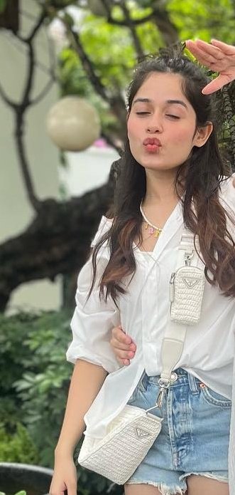 jannatblisss's tweet photo. chill rehne ka bhidu!

CHEERS TO 22 YEARS JANNAT
 #JannatZubair https://t.co/kk2FAztlUZ