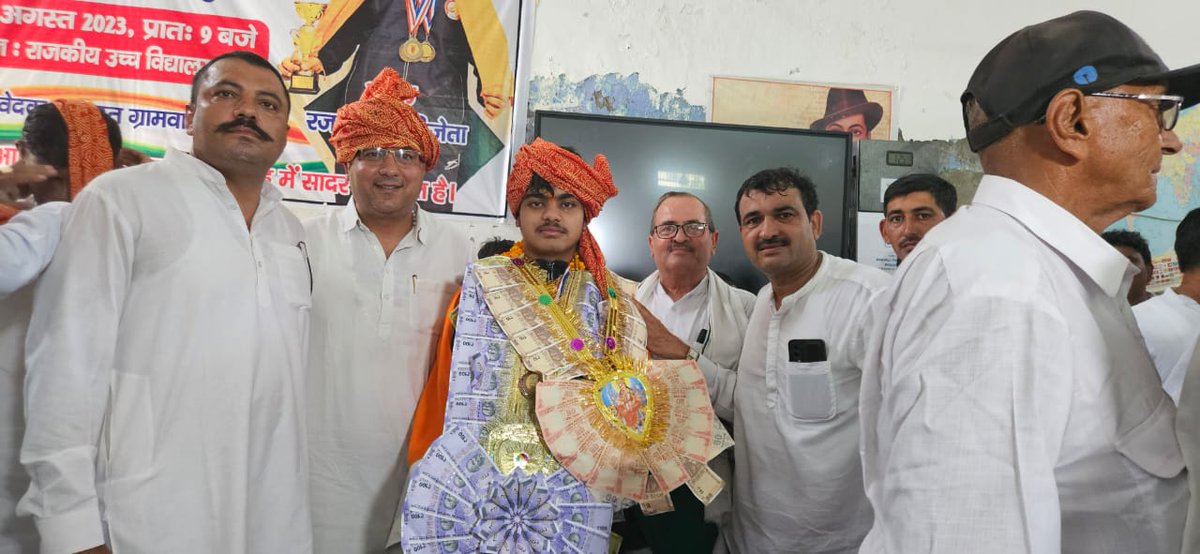 KablanaSanjay's tweet photo. हांगकांग एशियाई शटलकॉक चैंपियनशिप में रजत पदक जीतकर बेटे अतुल सुपुत्र राजेश पूर्व सरपंच ने गाँव धौड़ का नाम जिले में ही नही बल्कि पूरे प्रदेश में रोशन किया ���ै बेटे अतुल का गाँव में पहुंचने पर जोरदार स्वागत किया गया। ओर बेटे अतुल के उज्जवल भविष्य की कामना की।@Dchautala https://t.co/YCyvEWlWFJ