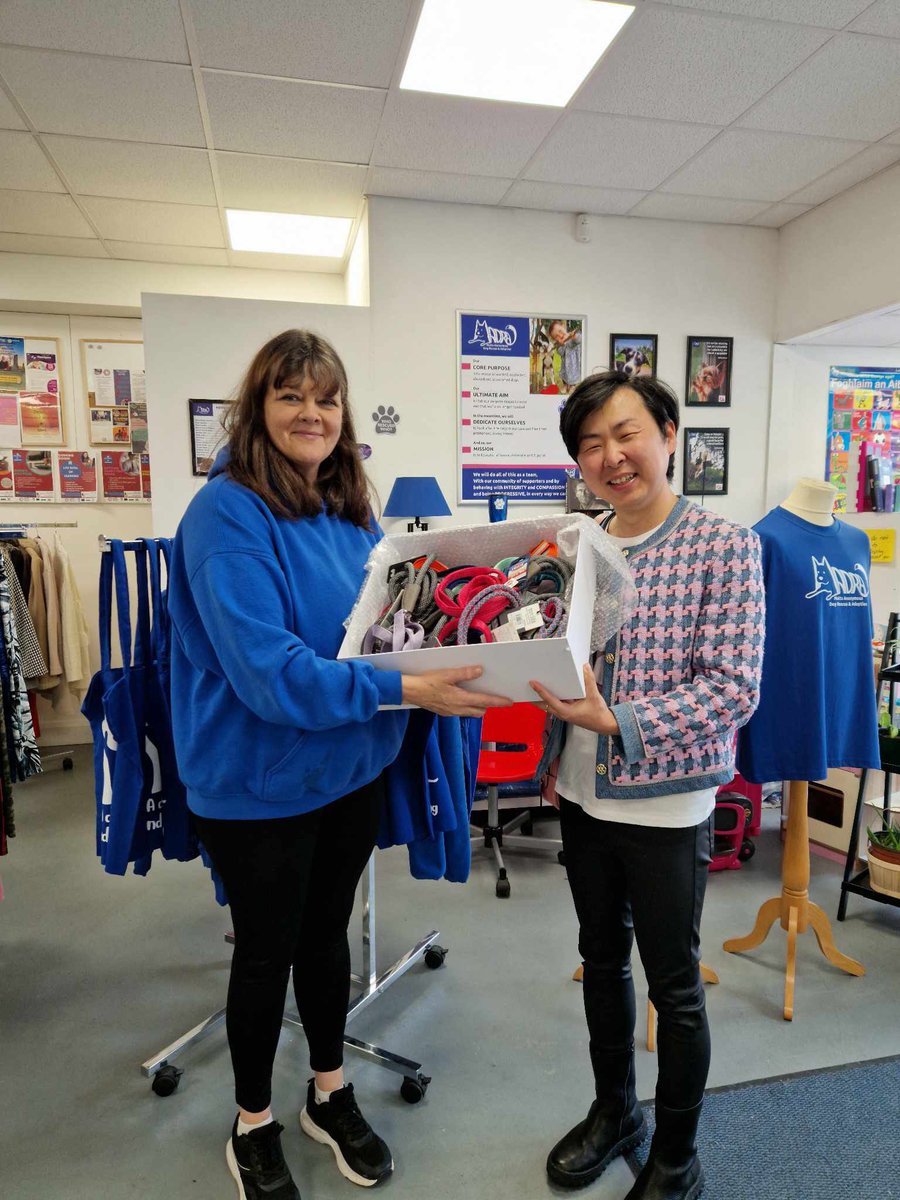 Huge thanks to <a href="/JinYongArt/">Jin Yong</a> who dropped into our #MADRA shop Moycullen and presented Geraldine with a big box of fabulous dog leads 

Animal lover and renowned artist Jin was saddened by our weekend post about Zeus and Jane

We appreciate his kindness 🐕👏
#KindnessMatters