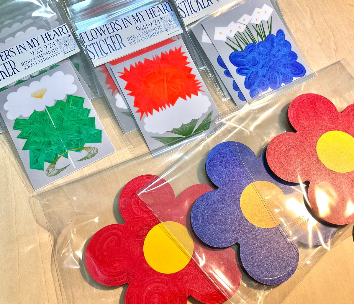 やまもとりの

ステッカーとお花コースター
取り扱っています🌼
ステッカー沢山ご用意してますのでぜひお越しくださいね〜
コースターは限定個数なのでお早めに！