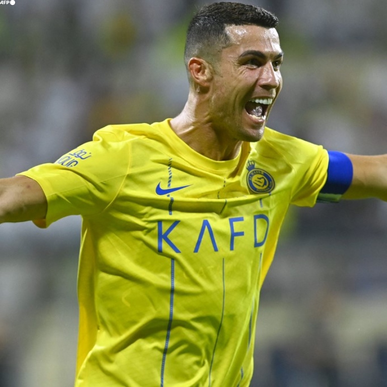 InvictosSomos's tweet photo. Cristiano Ronaldo registra ¡¡10 GOLES + 2 ASISTENCIAS!! en sus últimos 9 partidos disputados con Al Nassr. La bestia destructora no para de convertir. EL DE SIEMPRE HACIENDO LO DE SIEMPRE.