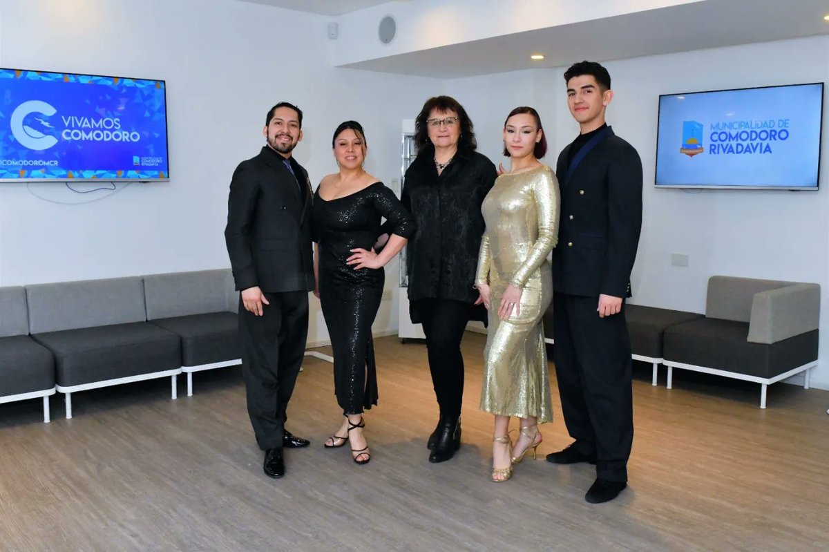 casadecomodoro's tweet photo. 🏆 COMODORO DICE PRESENTE EN EL MUNDIAL DE TANGO.

Los ganadores de la Preliminar Oficial de Tango BA llevada a cabo en nuestra ciudad ya se encuentran en Buenos Aires para disputar el título mundial. https://t.co/FkroSzvaZT