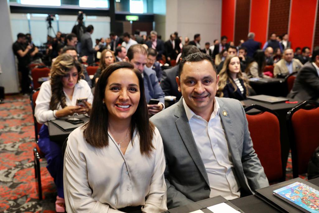 nassarmariana's tweet photo. Les saludo desde la #PlenariaPRI, en donde estaremos trabajando estos días para iniciar con todo el próximo periodo de sesiones.💜👋🏼

¡Por aquí les sigo informando!🙌🏼 https://t.co/xMWIeqja4p