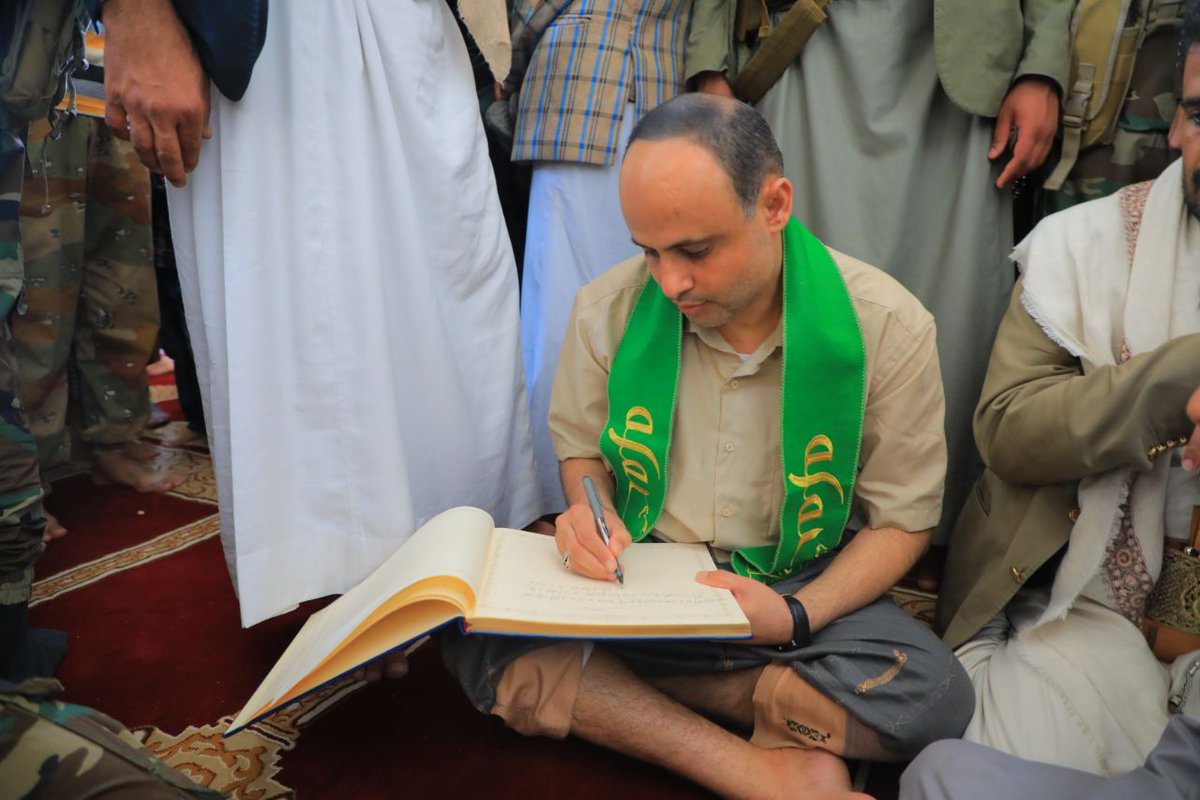 Presidentt_Ye's tweet photo. صور | الرئيس المشاط يتجول في صنعاء القديمة ويؤدي صلاة الظهر بالجامع الكبير

#مكتب_رئاسة_الجمهورية_اليمنية https://t.co/1ustdgEuN2