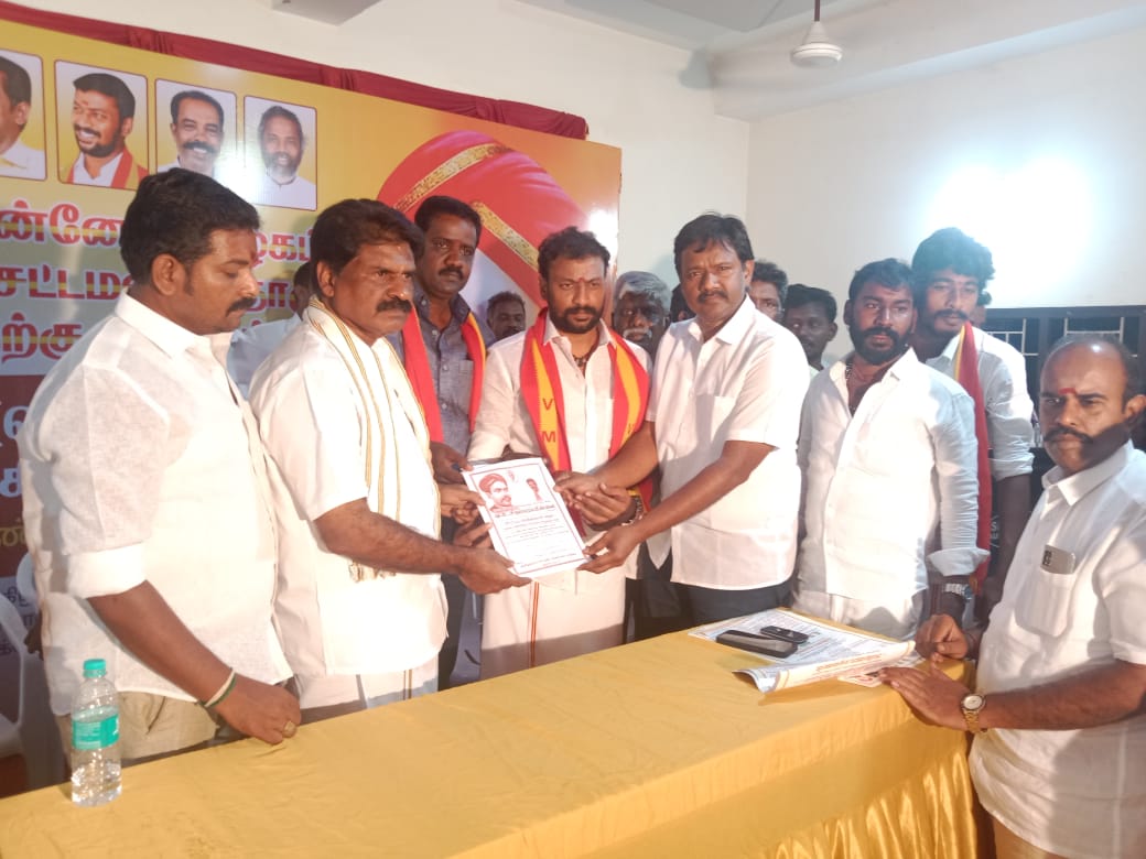 euEWhRQpehhqUJ3's tweet photo. சோழிய வெள்ளாளர் இளைஞர்கள்
Dr.செந்தில் தலைமை சற்று அதிருப்தி அழிக்கிறது. சோழிய வேளாளர் சங்கத்திற்கு புதிய தலைமை வேண்டும் https://t.co/Q3ep1m3Hey
