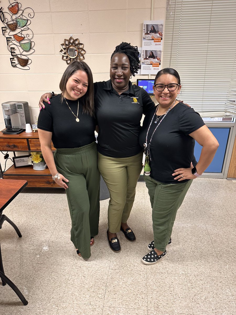 Terrific Tuesday @BlackES_AISD when great minds think alike! Twinning with @MsOliveros26 and @MsGarcia_1 from head to toe! #MyAldine #LevelUp