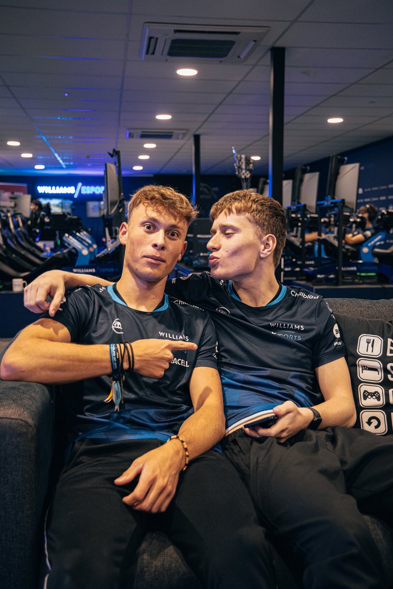 💙💙💙

Last weekend I had the opportunity to be on one of the best trips of my life. I was at <a href="/WilliamsEsports/">Williams Sim Racing</a> HQ! I would like to thank everyone very much for the whole trip and for the knowledge passed on through the workshops!

#WilliamsEsports