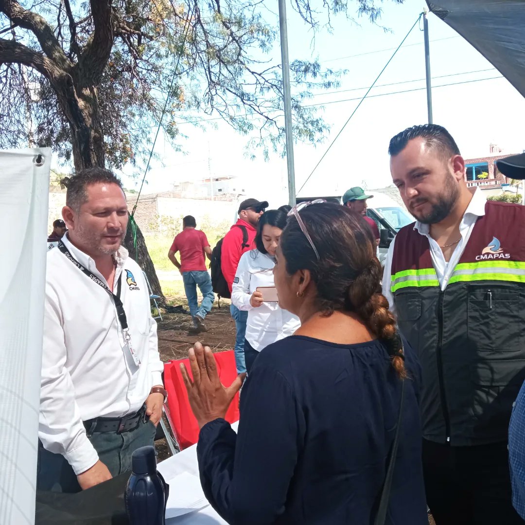 CMAPASsalamanca's tweet photo. #TrabajandoPorSalamanca
🧔🏻El Presidente del Consejo Directivo del #Cmapas Lic.Ulises Banda Coronado, anunció inversión de 9 MDP para proyecto de infraestructura de agua potable en la Colonia Efrén Capiz.💦
#PorAmorAlAguaTodosUnidos
#ObrasCmapas https://t.co/Tyau4hKxxn