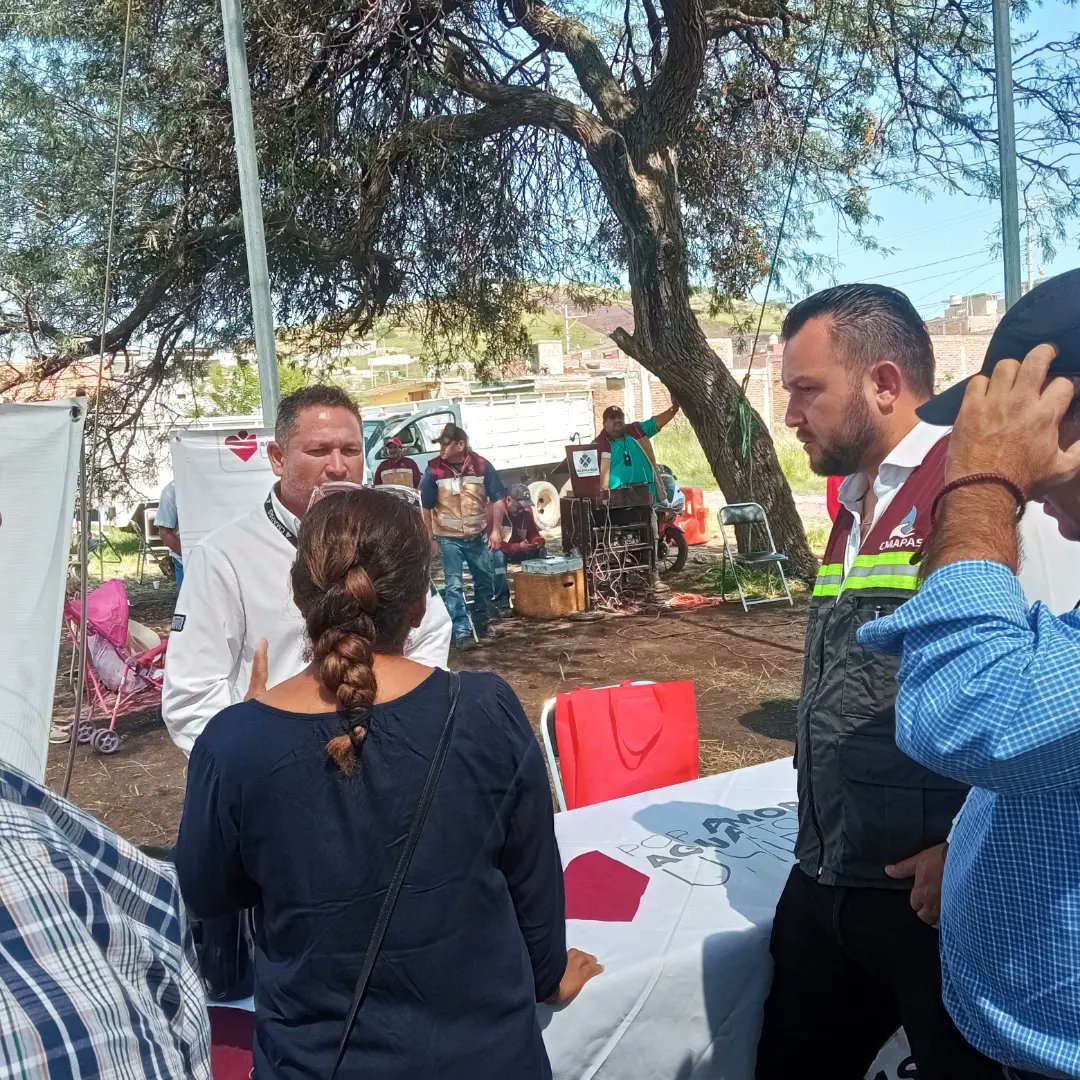 CMAPASsalamanca's tweet photo. #TrabajandoPorSalamanca
🧔🏻El Presidente del Consejo Directivo del #Cmapas Lic.Ulises Banda Coronado, anunció inversión de 9 MDP para proyecto de infraestructura de agua potable en la Colonia Efrén Capiz.💦
#PorAmorAlAguaTodosUnidos
#ObrasCmapas https://t.co/Tyau4hKxxn