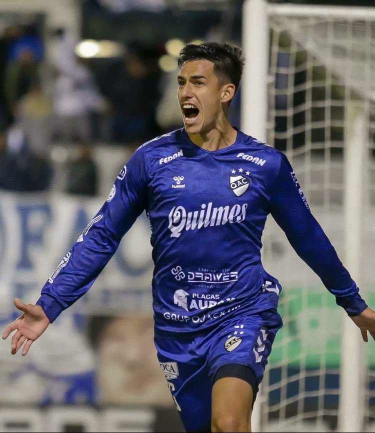 📊🤯Renzo Giampaoli es el central argentino SUB-23 con mejor % de éxito en duelos defensivos ganados [79.2%] durante el último año en TODO EL MUNDO