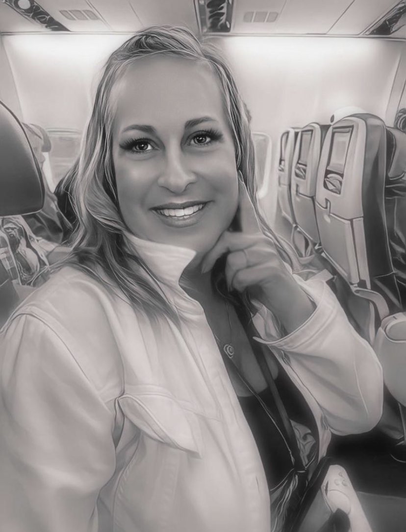 DivaMaxx's tweet photo. Boarding Barbie is booked non stop… yay #KOTB #Jersey #Jerseyshore #travels https://t.co/GD7MLoOUtg