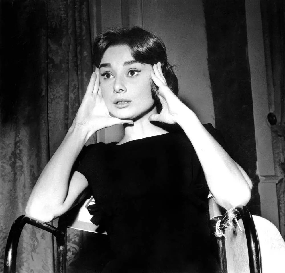 SoAudreyHepburn's tweet photo. Audrey Hepburn photographed on the set of Love in the Afternoon, 1956 https://t.co/UBhEMTTStp