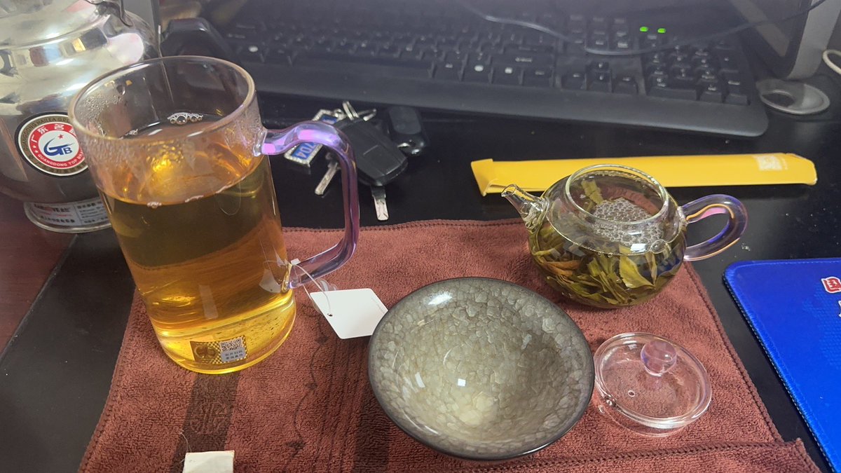 ukzhao1's tweet photo. 没有什么是过不去的！认识15年的兄弟都知道我只是需要一个台阶！可认识十五年的她，却给不了！我真的很迷茫，我现在真的有想放弃的想法了，和谁过不都是过？可能她真的属于我的过去。工作 生活 相辅相成！该面对就面对吧！既然都不愿意妥协！那就这样吧！ https://t.co/PtpIFANNgA