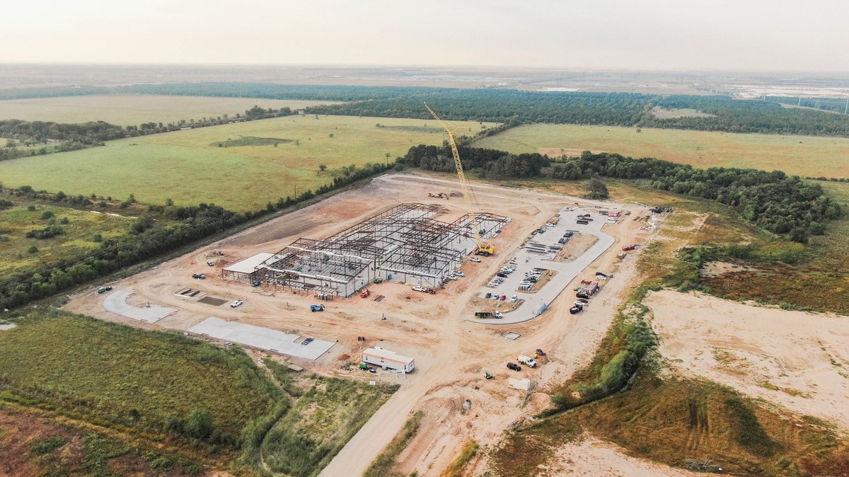 🏗️Frames are going up at both of our new elementary sites!! #WISDgreatness
#DellroseCommunity #BridgelandCommunity