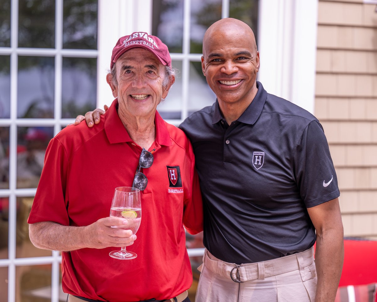 Our locker room is set to bear Coach Amaker’s name, thanks to a gift that is a first in Ivy League history‼️

Coach Amaker will be the first Black coach in Harvard history — and in the Ivy League — to inspire such a naming gift.

📰 tinyurl.com/yfycfhum

#GoCrimson #OneCrimson