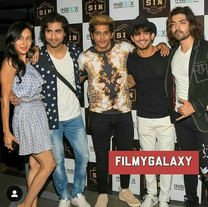You remember when we got again after years Raghav and Viraj in one frame?🤝😌
Of course we got also the Cadets together 🥰❤️
#HarshadChopda #Arjunbijlani #KaranvirBohra #GurmeetChaudhary #TejaaySidhu