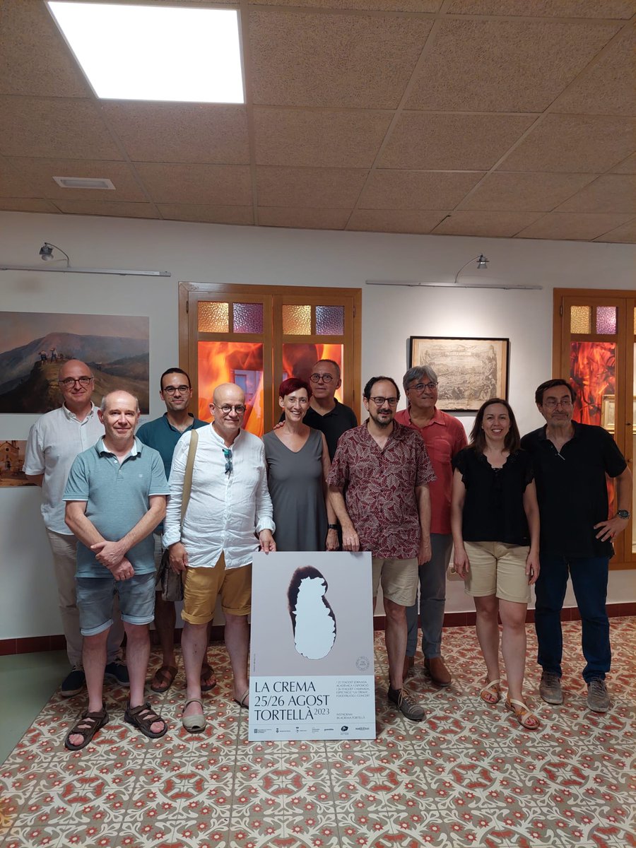 Aquí gairebé tota la infanteria de la jornada acadèmica, entre altres amb <a href="/SantiSolerSimon/">Santi Soler Simon</a>, <a href="/puigverr/">Joaquim M Puigverr</a> i <a href="/CostalFornells/">Anna Costal i Fornells</a>. Només hi faltaven Josep Clara i Rosa M. Gil, de la <a href="/UdGLletres/">Facultat de Lletres UdG</a>, que també hi van participar.