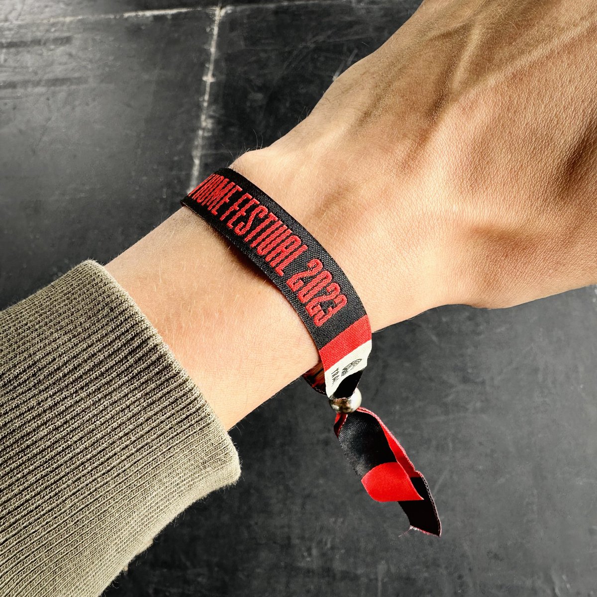 Tracks (@tracksdarlo) on Twitter photo Get one of these on your wrist this Saturday and get access to a ridiculous amount of live music & comedy at <a href="/LastTrainFest/">Last Train Home Festival</a> !!
They're cheaper in advance too, and you get this cool memento of the amazing day you had
Get yours: skiddle.com/e/36337534 Get one of these on your wrist this Saturday and get access to a ridiculous amount of live music & comedy at <a href="/LastTrainFest/">Last Train Home Festival</a> !!
They're cheaper in advance too, and you get this cool memento of the amazing day you had
Get yours: skiddle.com/e/36337534