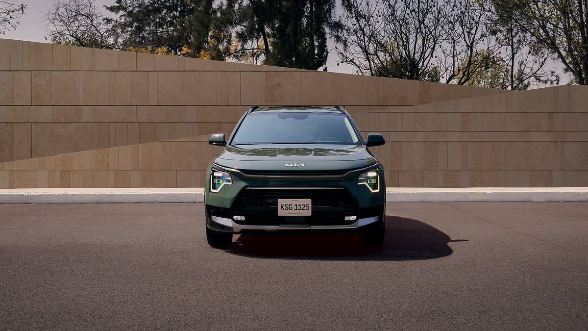 KiaMexico's tweet photo. Cada vez más inteligentes, cada vez más seguros.

#KiaNiro cuenta con características únicas e innovadoras que hacen de cada recorrido el más seguro.

Sigue el hilo para conocer más. 😉👇

#EsenciaHíbrida #KiaSUVs #Kia #MovementThatInspires https://t.co/NH34rWHwB6