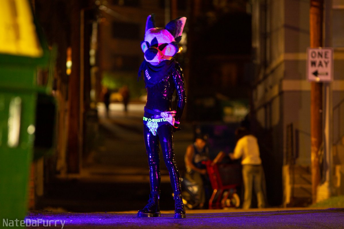 Public latex is.. kinda fun 🥴

📸: <a href="/natedafurry/">NateDaLion</a>