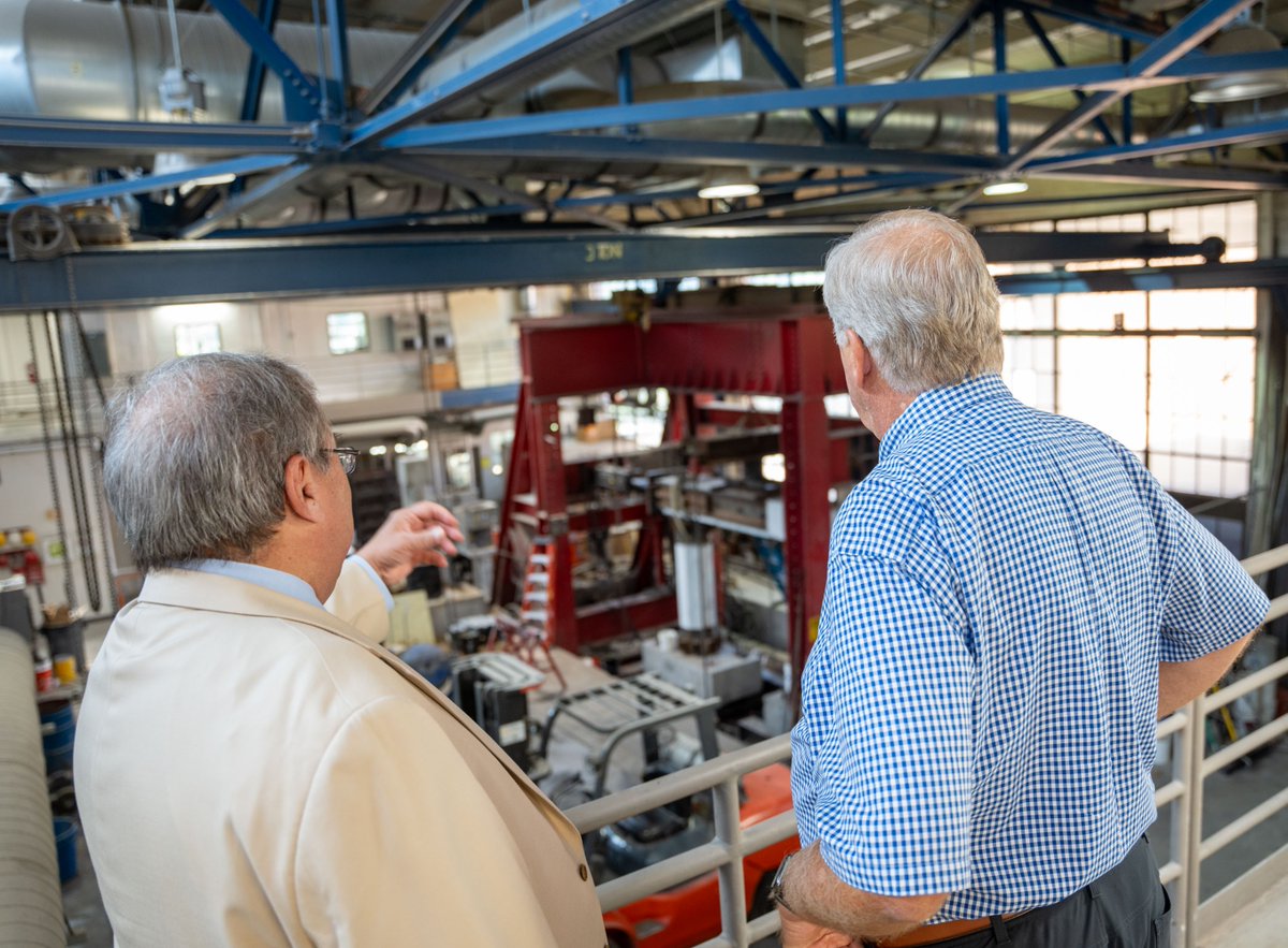 ClydeCompanies's tweet photo. The Clyde Materials Lab at the University of Utah was dedicated this past week following our $200,000 donation to renovate facilities and update equipment. https://t.co/cVaiwQ2hzZ

#UofU #ClydeCompanies #Engineering #Donation #Community #BuildingaBetterCommunity https://t.co/L9ilCVkYnV