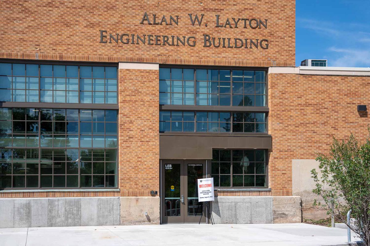 ClydeCompanies's tweet photo. The Clyde Materials Lab at the University of Utah was dedicated this past week following our $200,000 donation to renovate facilities and update equipment. https://t.co/cVaiwQ2hzZ

#UofU #ClydeCompanies #Engineering #Donation #Community #BuildingaBetterCommunity https://t.co/L9ilCVkYnV