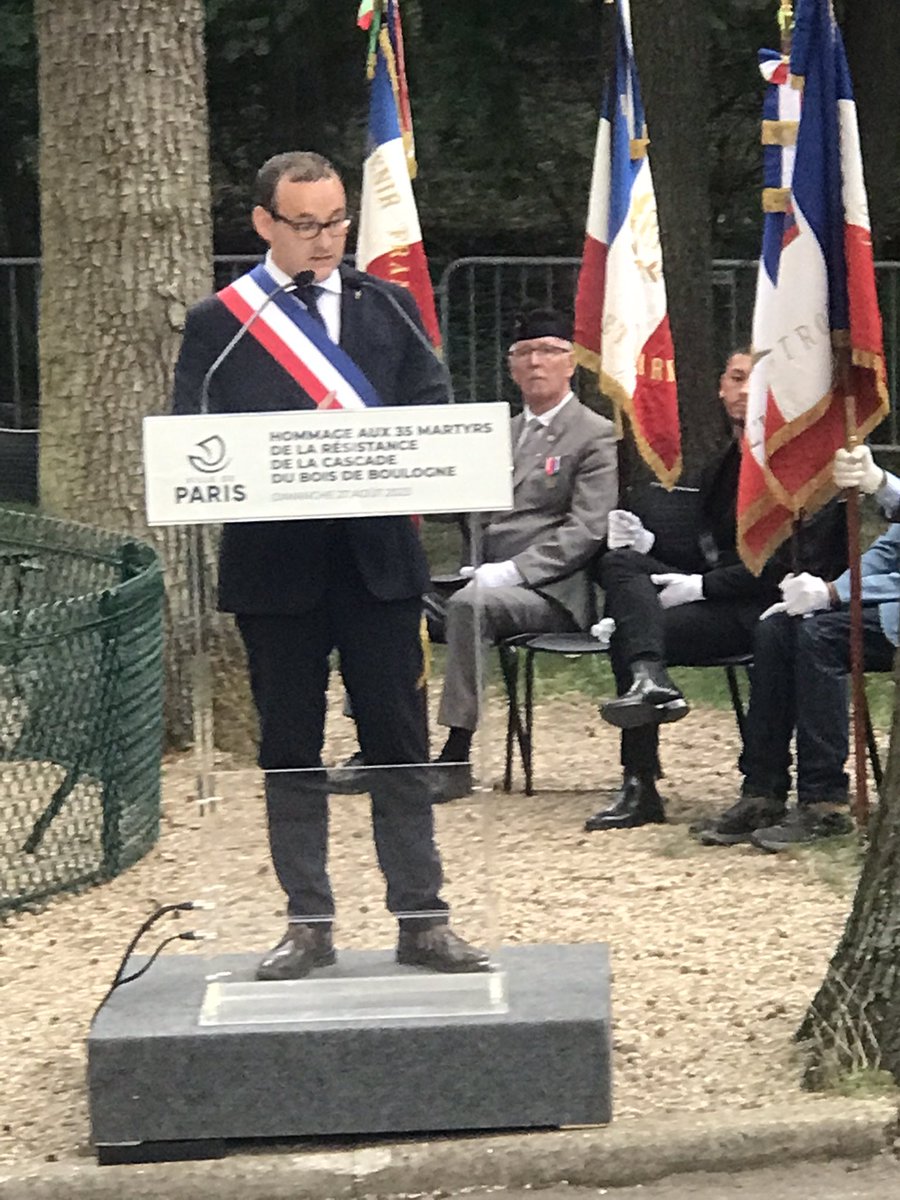 Commémoration au monument de la cascade du bois de Boulogne de l’exécution de 35 résistants, le 17/08/1944 à la veille de la libération de Paris. Un devoir de mémoire indispensable alors que peu à peu les derniers témoins de la lutte contre le nazisme disparaissent. <a href="/onacvg/">ONaCVG</a>