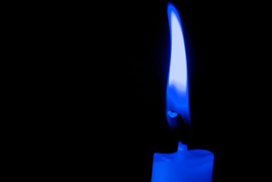 Devastating news. Thoughts are with <a href="/nottspolice/">Nottinghamshire Police</a> and the family and friends of Sgt Graham Saville. A true hero, giving his own life to save another 💙