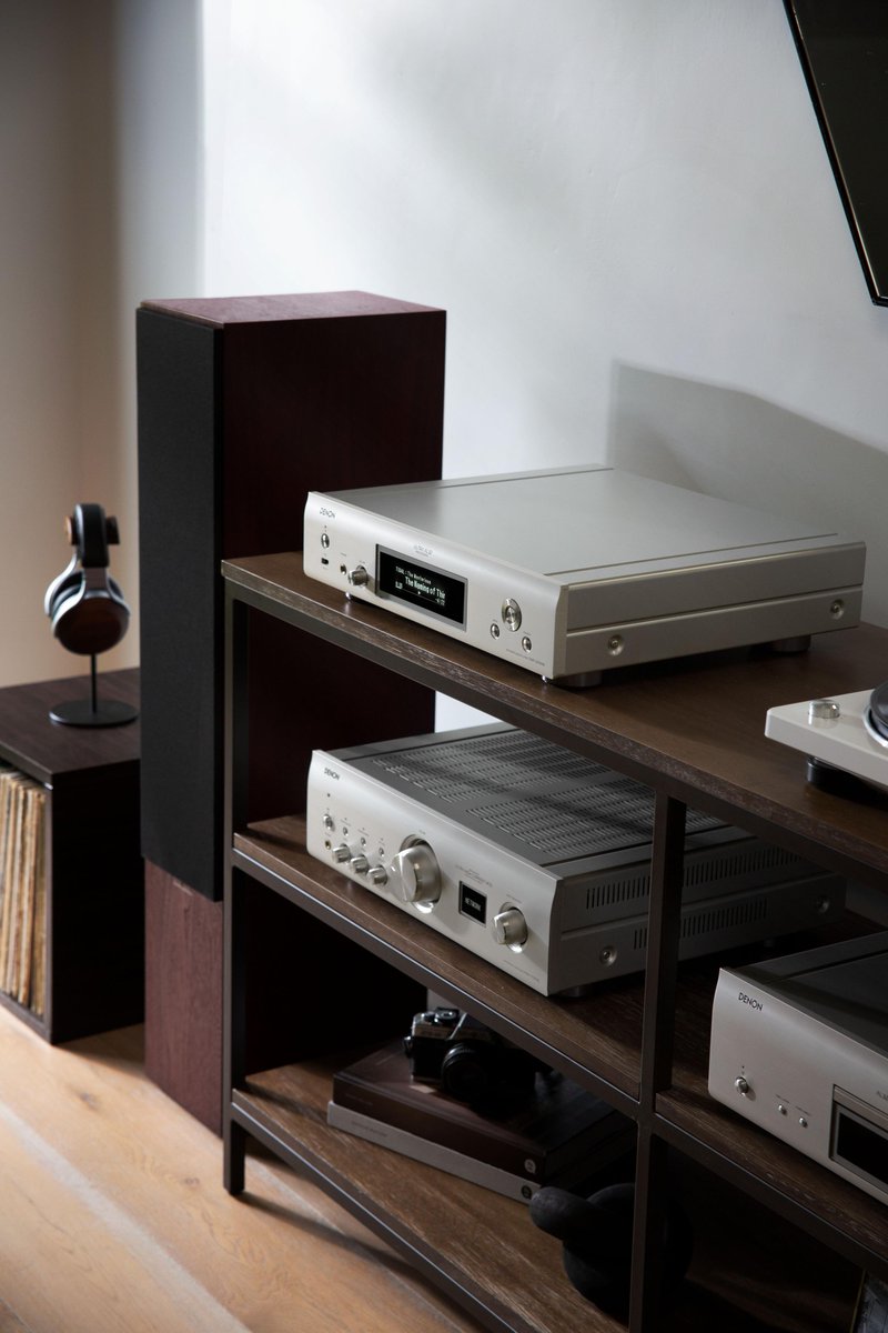 DenonAmerica's tweet photo. Your Hi-Fi sanctuary. 

Go ahead and unwind, relax and just savor the sound. 

#Denon #HiFi #ListeningRoom https://t.co/2cXXCbR4wN