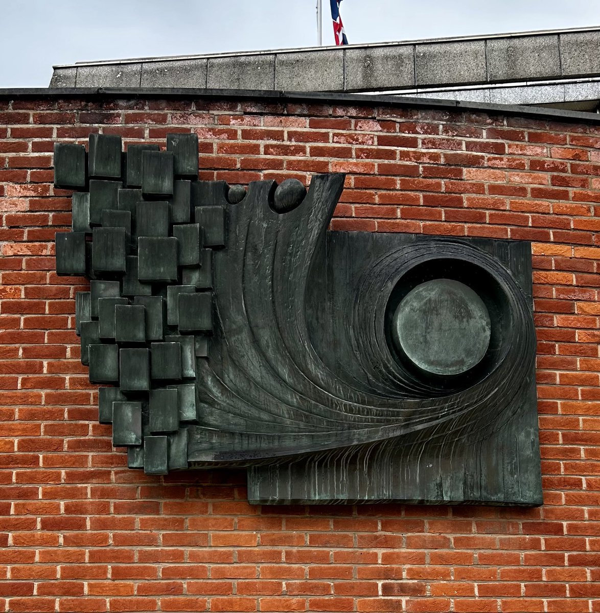 Happened to be in Stratford at the weekend and came across this striking piece on the Shakespeare centre by one Douglas Wain-Hobson, apparently Dean Of the Manchester School of Art 1978/83, who knew? Quite a lot of you I’m sure….. beautiful sculpture though….