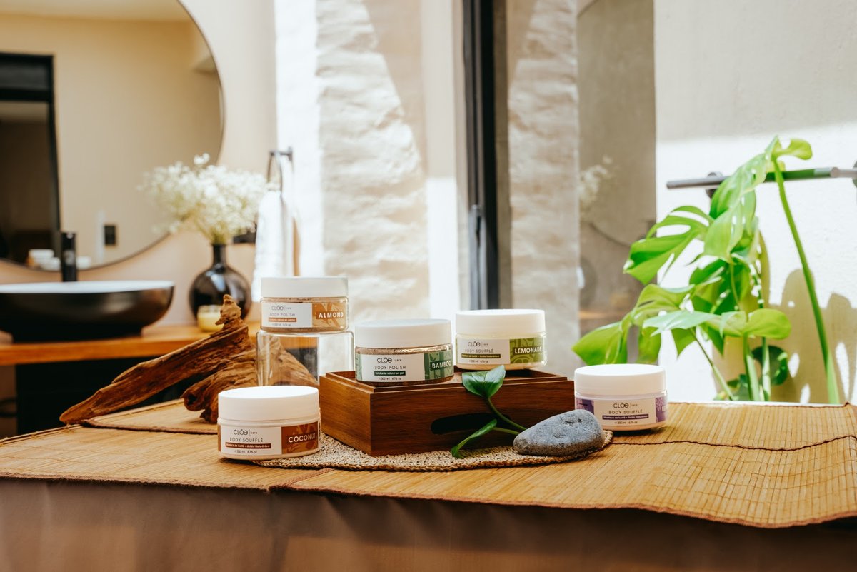 ItmagazineMex's tweet photo. Tu propio spa en casa para consentir tu piel después de vacaciones.
- #Cloe -
Uno de los recientes lanzamientos de la línea #CloeCare, es precisamente #BodyPolish; un exfoliante mecánico con una formulación a base de manteca de karité y gránulos de nuez. https://t.co/cK7b8gvJ1i