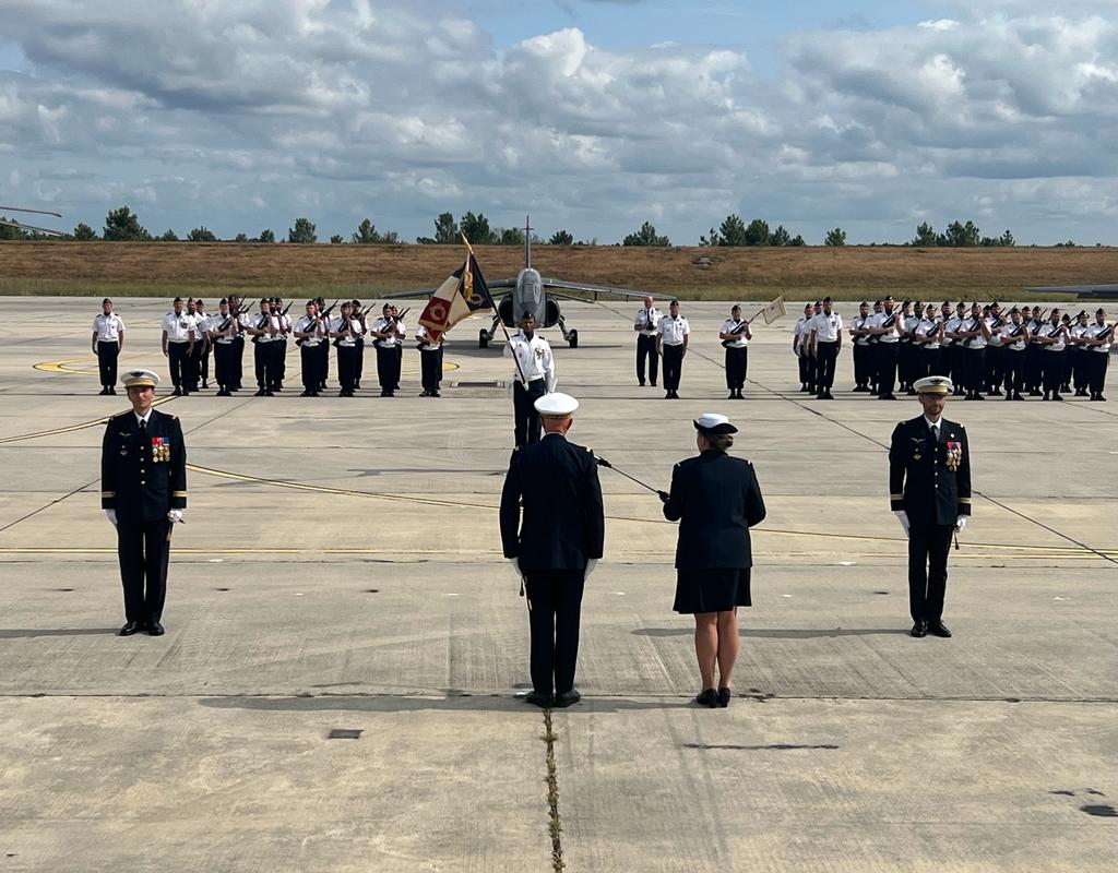n_delattre's tweet photo. 🛩️🇫🇷 Prise de commandement de la #BA120 par le Col. P. CHARRIER. Minute de silence et discours émouvant du Gén. L. LHERBETTE, Commandant des forces aériennes, en mémoire du militaire tué cette nuit en Irak. Admiration pour celles et ceux qui se projettent loin pour nous protéger. https://t.co/kGxYNY6RXk
