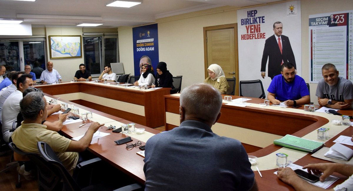 Haftalık Olağan İlçe Yönetim Kurulu Toplantısını İlçe Başkanımız @Av_EnesOzkan başkanlığında; İl Koordinatörümüz @Av_ErolBulut'un katılımıyla gerçekleştirdik. #Yenidenİstanbul