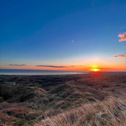 ivisitengland's tweet photo. 🗺️🌟 Visit Bridgend with the ultimate visitor guide! Let the guide lead you to unforgettable experiences! 🏞️📖 #VisitBridgend #ExploreWithGuide #CharmingDestinations https://t.co/SLBNxDytff