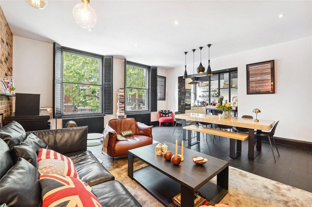 Chestertons's tweet image. Take a step inside this #loftstyle apartment with #openplan living, #highceilings and #woodenflooring throughout ✨⁠
⁠
🛏️ 3 bedrooms⁠
💷 £5,750 per month⁠
📍 Earls Court, SW5⁠
⁠👉️ l8r.it/Nqxr