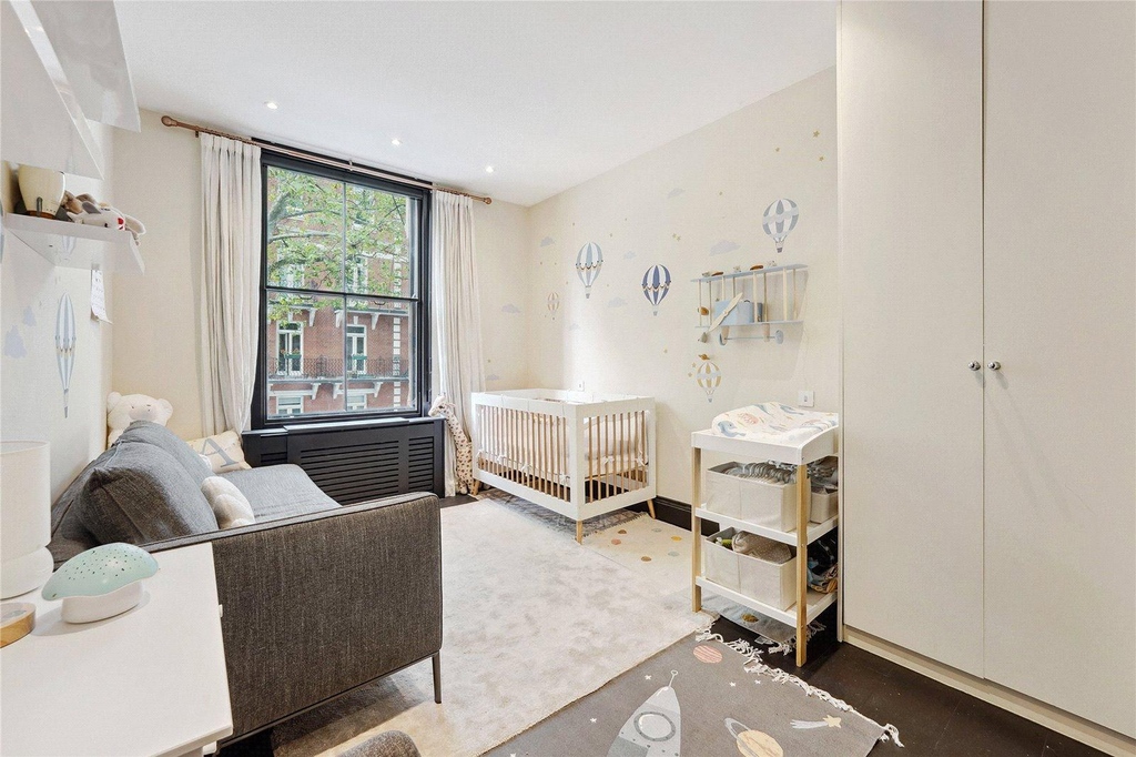 Chestertons's tweet image. Take a step inside this #loftstyle apartment with #openplan living, #highceilings and #woodenflooring throughout ✨⁠
⁠
🛏️ 3 bedrooms⁠
💷 £5,750 per month⁠
📍 Earls Court, SW5⁠
⁠👉️ l8r.it/Nqxr