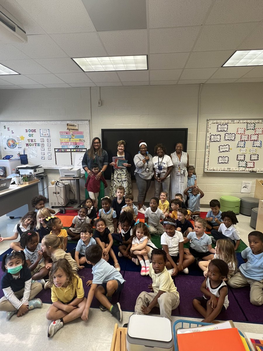Thank you <a href="/ChildrenReadATL/">Children Read Atlanta</a> for the 📚and for coming to read to our Pre-K students. <a href="/docdrewlovett/">Andrew Lovett Jr., Ph. D.</a> @bridget92070