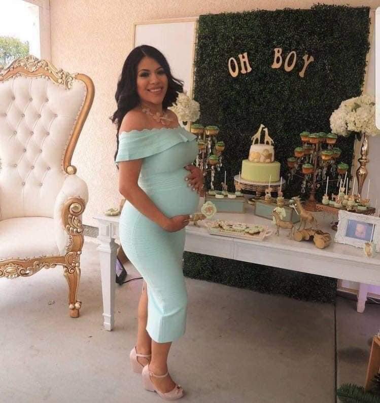 AdvoBarryRoux's tweet photo. Baby shower                    VS             Peer pressure https://t.co/LS4U2fkQUa