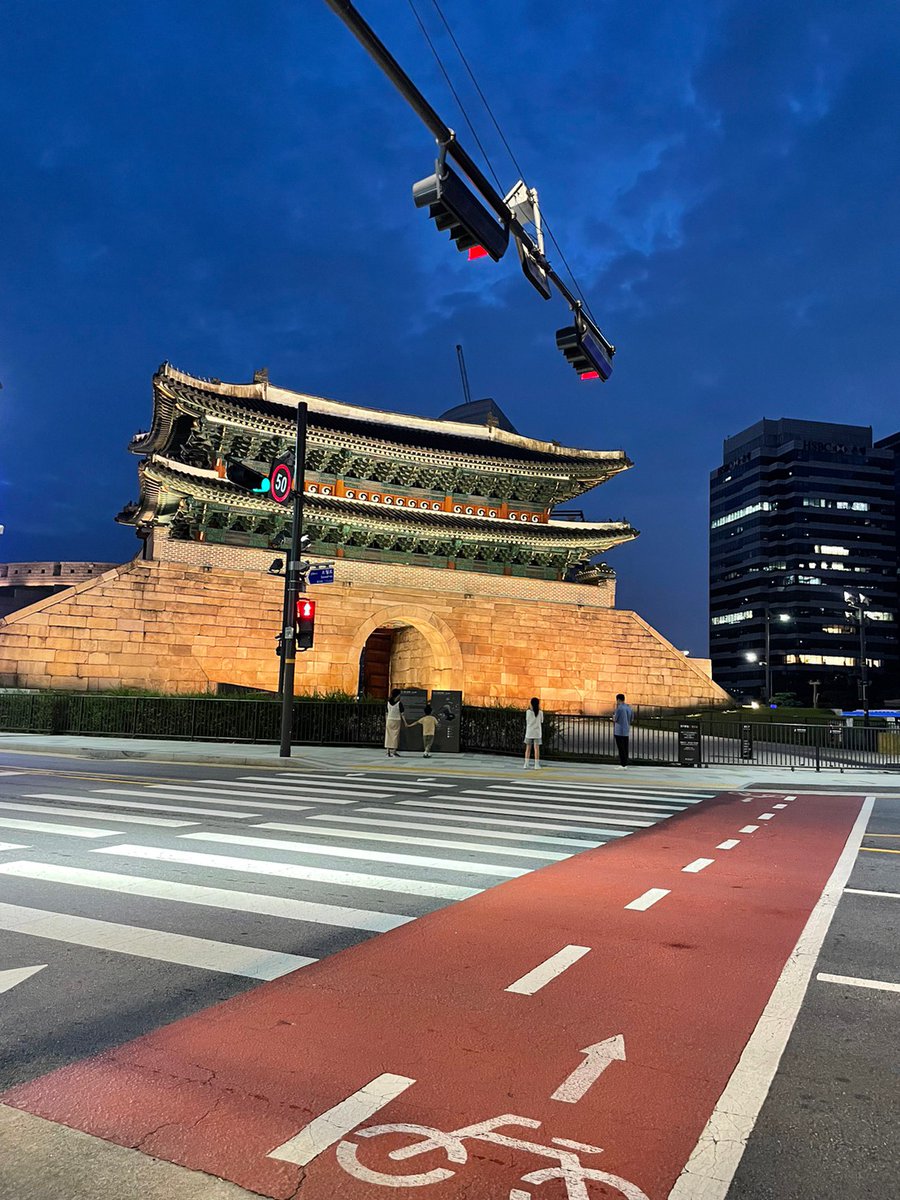 ちいかわ「友達と2泊3日の韓国旅行終了!!!ずっとちいかわ構文が止まらず会話が成り立たなく」|よい子のイラスト