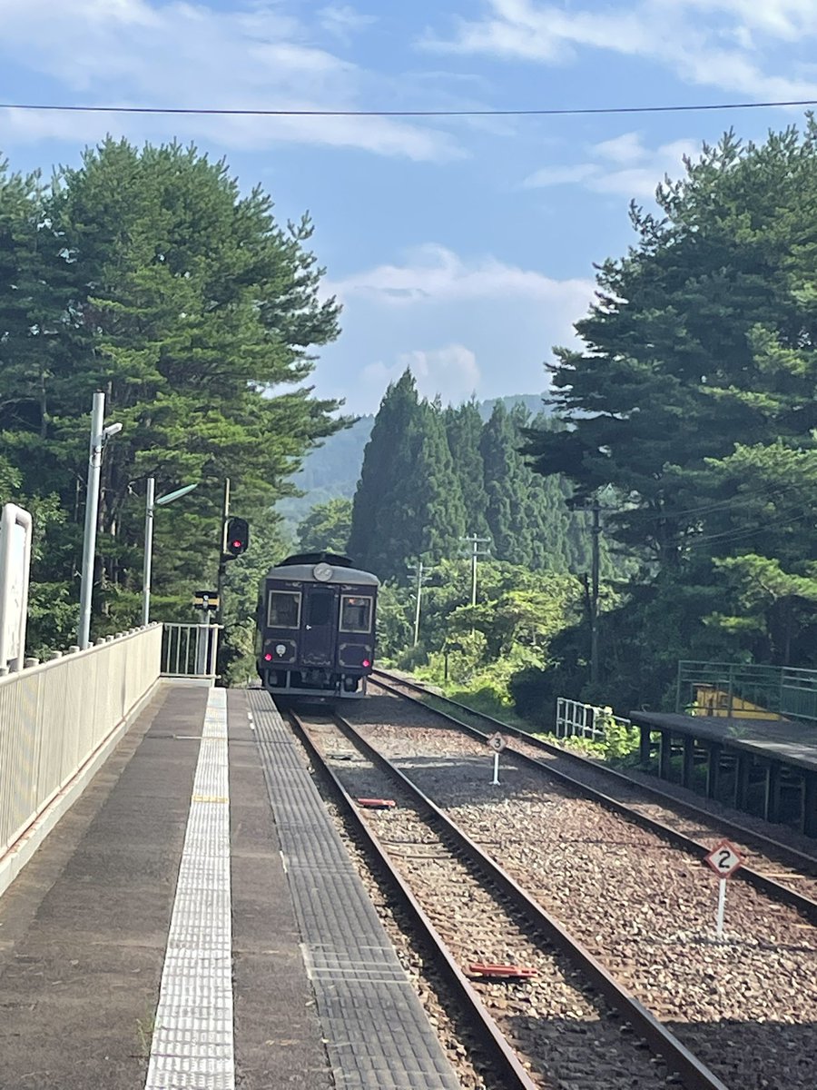 shusandz's tweet photo. 21日三陸鉄道　
観光列車のように豪華で驚く https://t.co/78nuwq1t5U