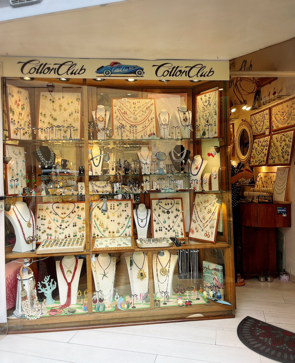 ローマに来ると必ず寄る、古代風アクセサリーのお店。 「いちばん古代