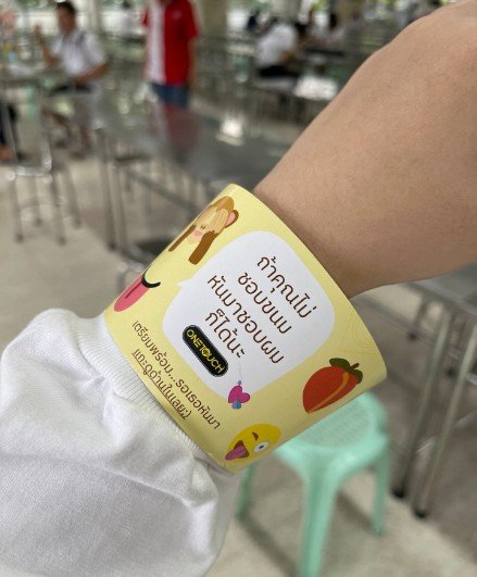 งงมาก ที่ ม.เกษตร เขามีอะไรแบบนี้ด้วยอ่ะ ออกแนวเริ่ดเกิน คือเราสามารถเอา cup sleeve มาวัดขนาดจู๋กันได้เลยหรอ ใครผ่านไปผ่านมาที่ ม.เกษตร ไปลองหยิบมาใช้เล่นๆดู มันอาจจะมีประโยชน์ เพราะบางคนไม่รู้ขนาดของตัวเอง ไปซื้อถุงยางก็เอาง่ายเอาสะดวกไว้ก่อน คืออันตรายมาก ใส่ผิดไซซ์ = ไม่ใส่นะ