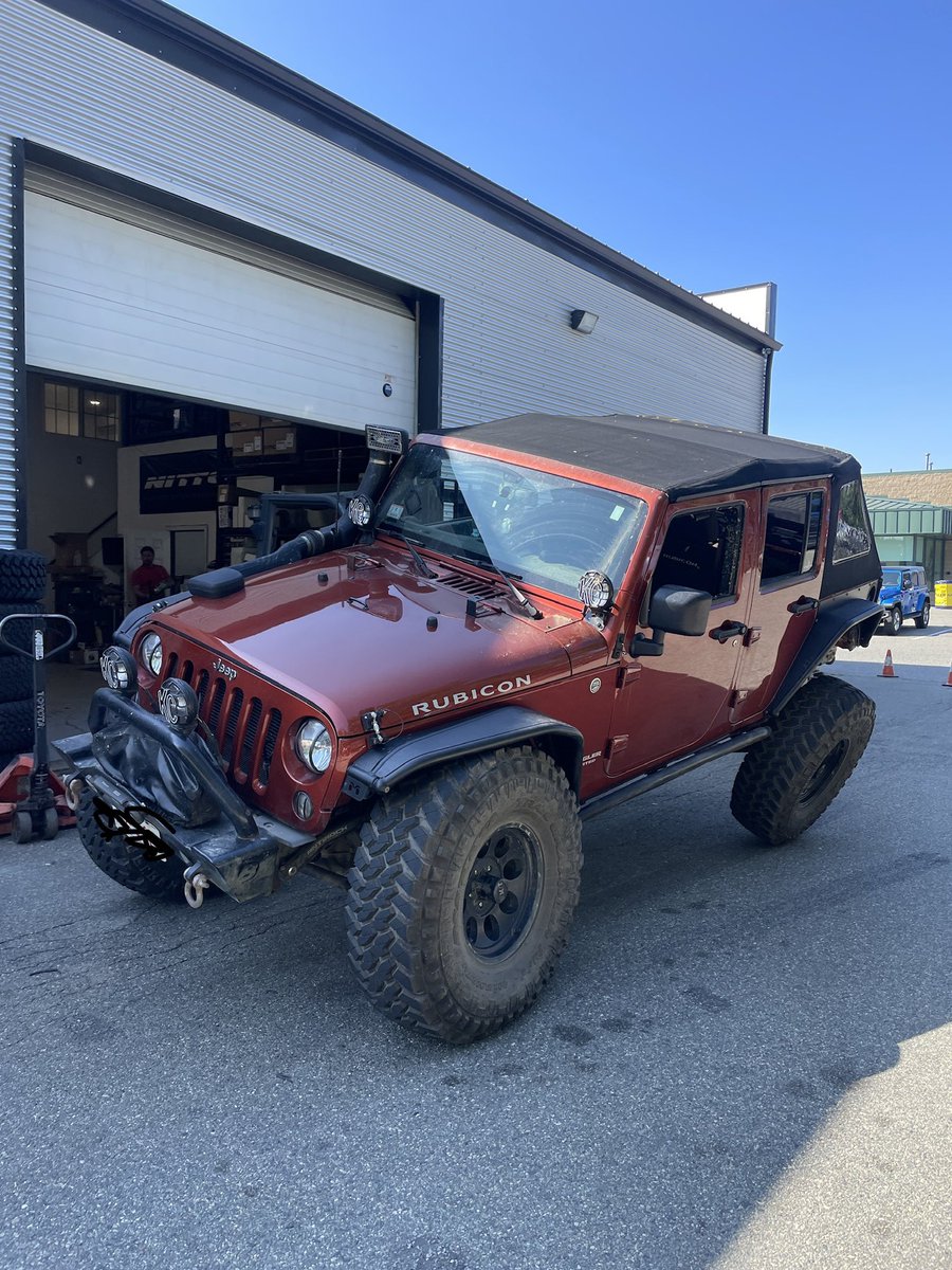 So the fork lift test tells me I still have to shave about 1/4-1/2 inch more off of the front portion of the rear fenders, and probably should do new extended brake lines and new rear sway bar links #itsajeepthing #jeep #weekendplans