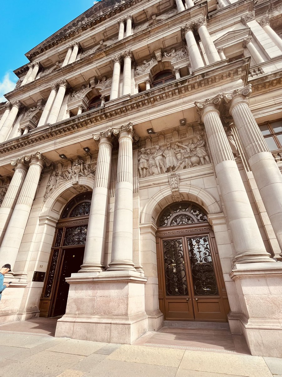 sarahGCVB's tweet photo. Gorgeous day for a  #Glasgow site visit at the glorious City Chambers #conferenceglasgow https://t.co/WMIrwmO0eS